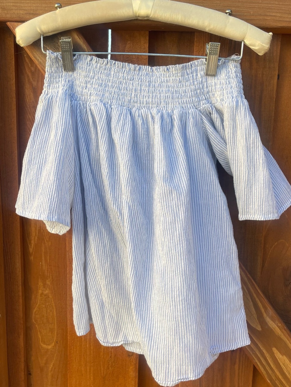 100% Cotton Light Blue Pinstripe Off-Shoulder Seersucker Blouse Top lightweight